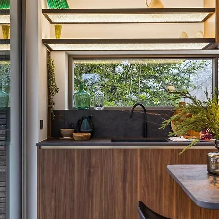 Stylish Lakehouse In Idyllic, Private Scenery Holiday home Stekene